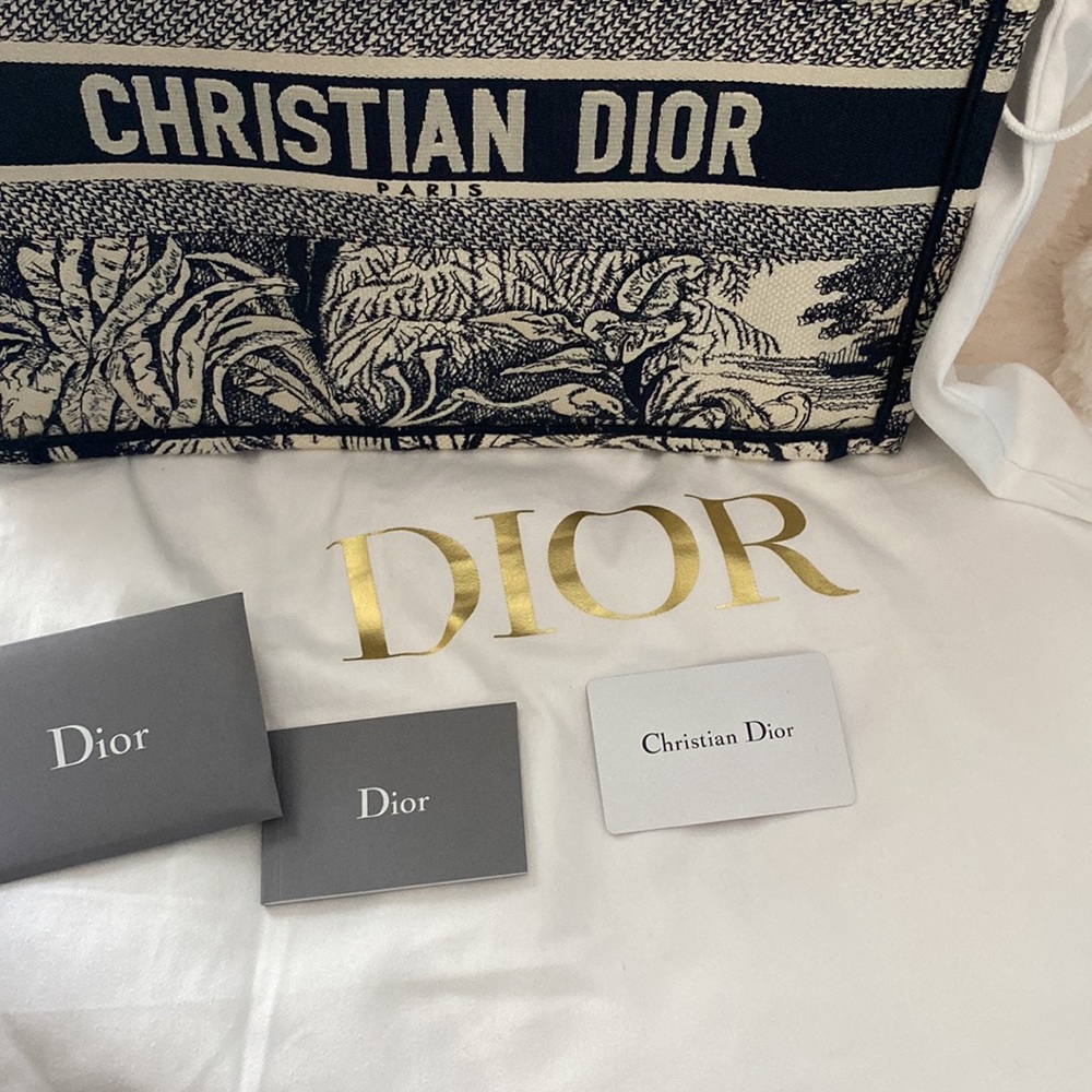 ‼️‼️SOLD‼️‼️Christian Dior tote - Picture 14 of 14
